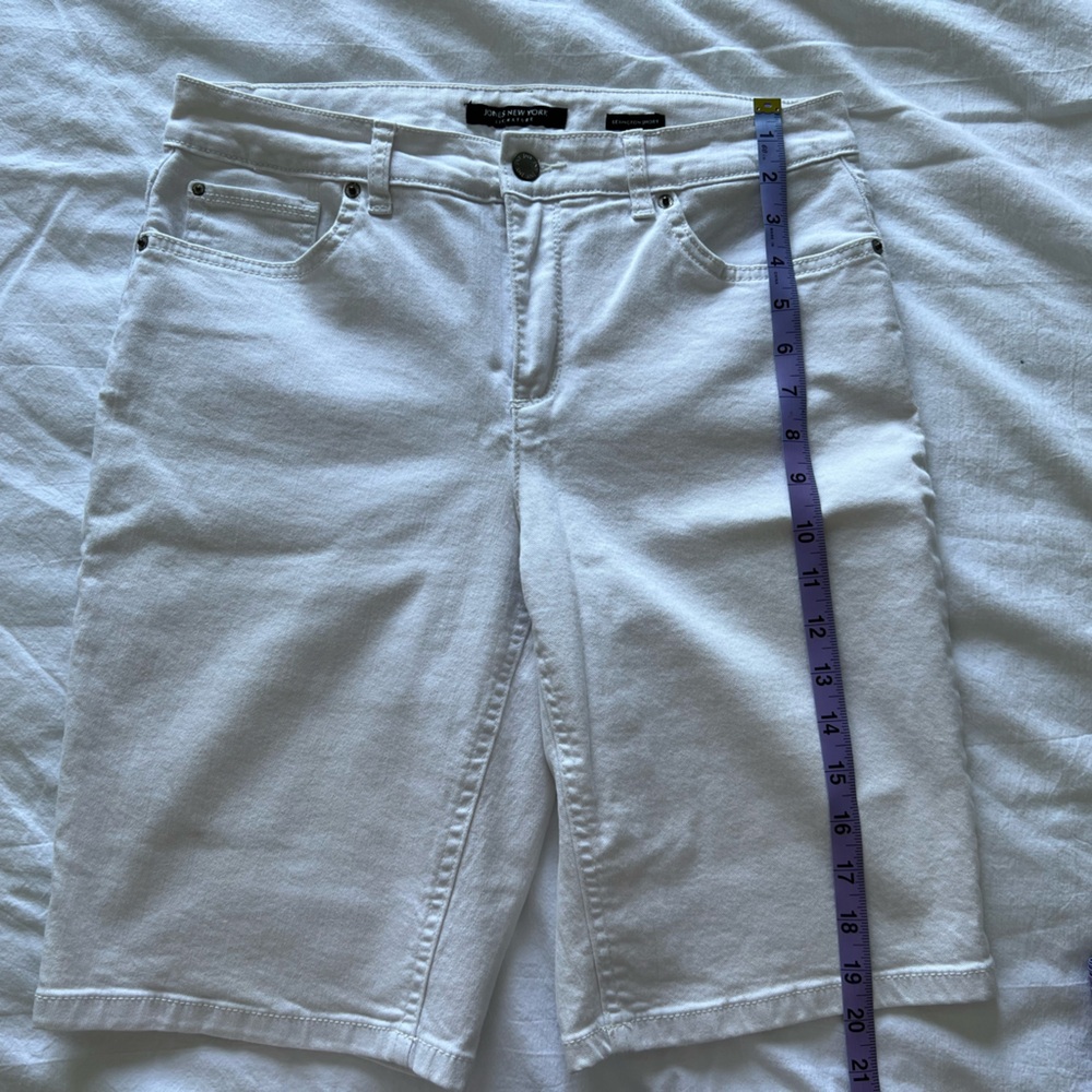 Jones New York White Women's Bermuda Shorts